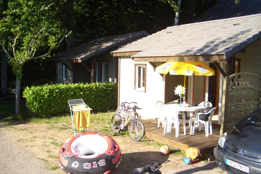 Beau-Rivage Du Lac De Pareloup Salles-Curan Exterior foto